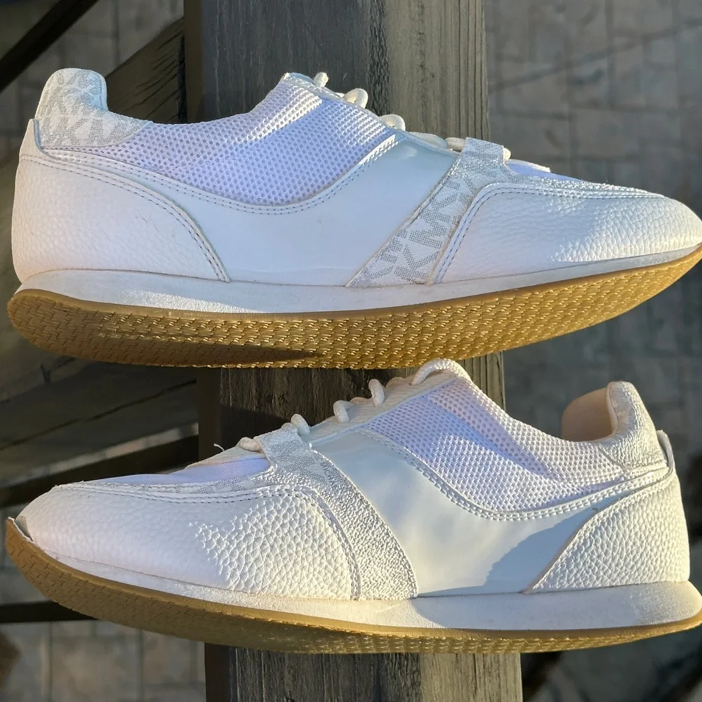Michael Kors White Casual Sneaker - Size US Womens 9 - Picture 7 of 9